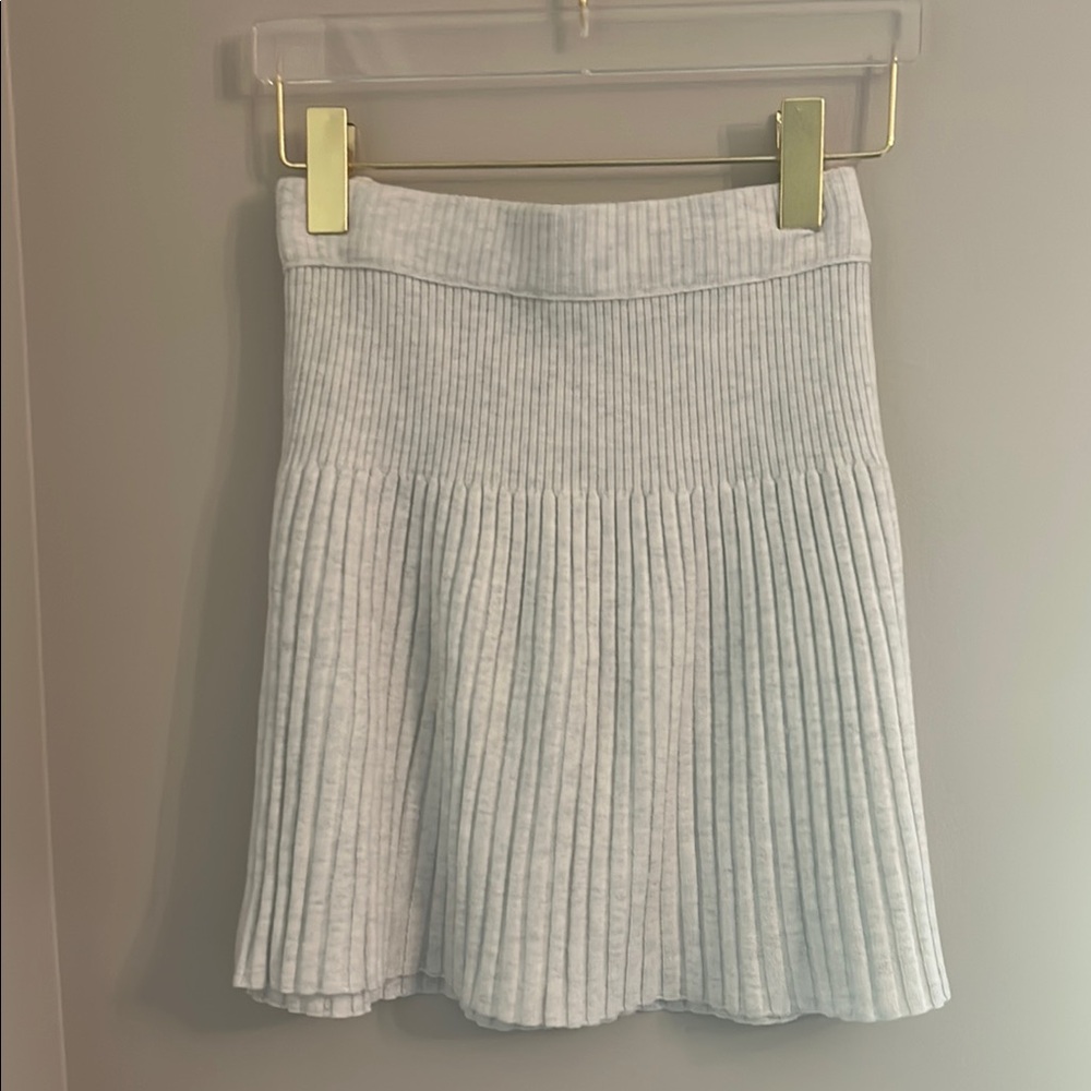 Elegant White Pleated Skirt